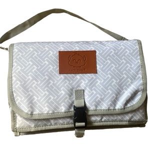 KeaBabies fold out compact changing pad